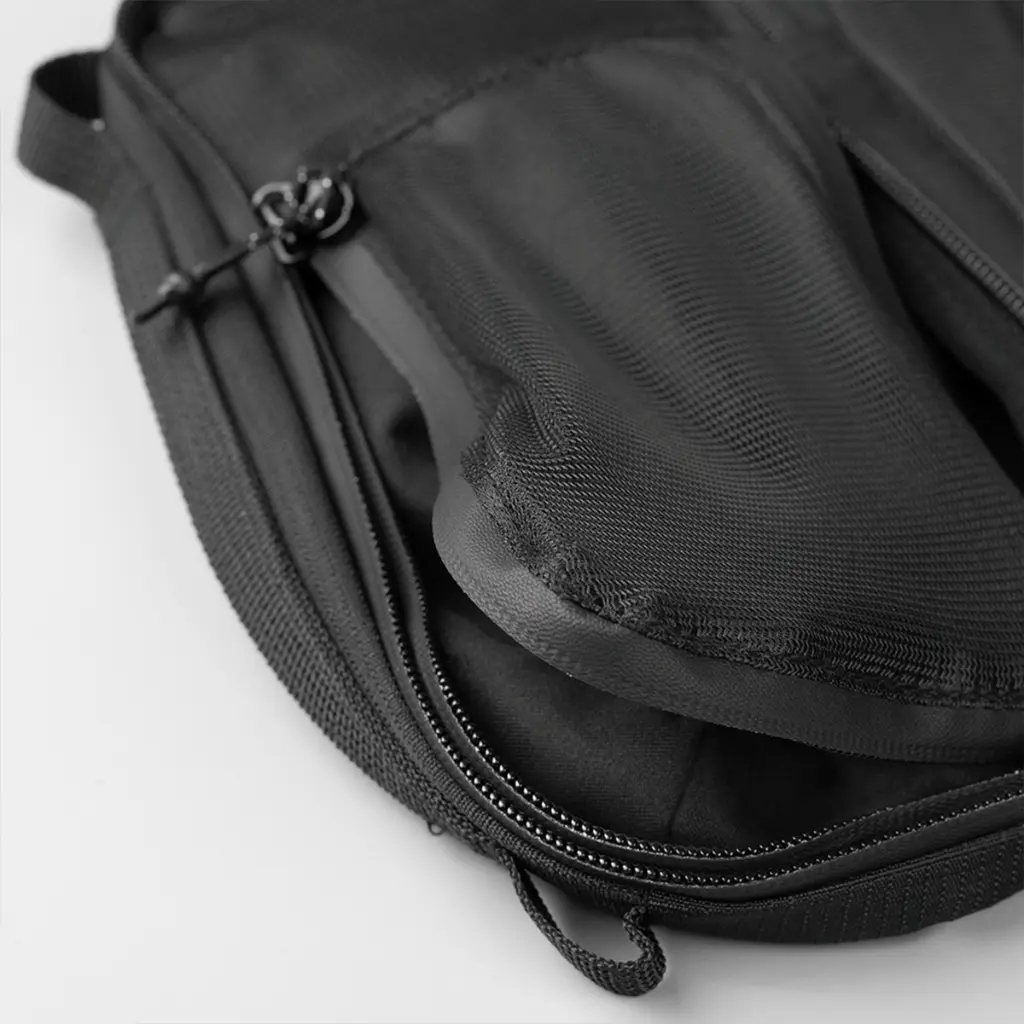 BND945_lifestyle_1.webp
