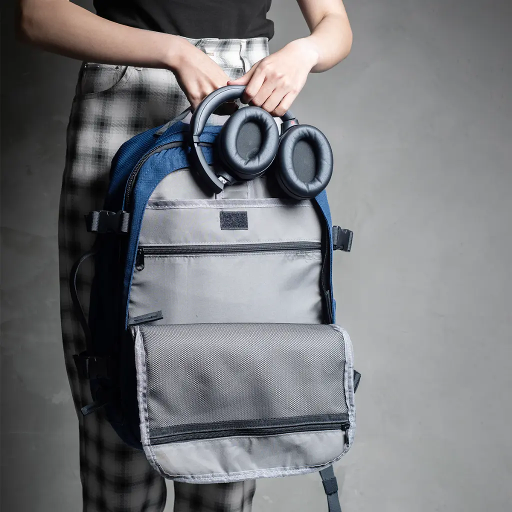 BND950_lifestyle_3.webp